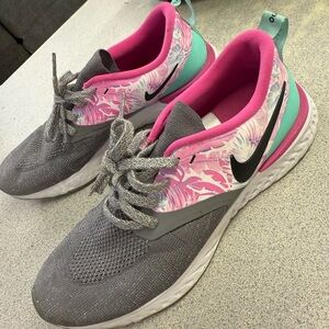 Women’s size 9.5 Nike Gray and Pink Sneakers
